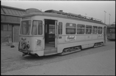 21043-5-22 De in 1948/1949 bij Werkspoor gebouwde vierasser-tram nr. 210 van de Haagse lijn 11 bij de RET-remise aan de ...