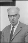 21122-6-6 Portret van A. Okkerse, hoofdadministrateur van Diergaarde Blijdorp.