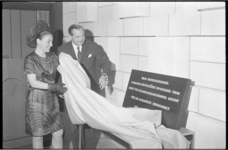 21340-2-21 Met het onthullen van een plaquette in de aula opent prinses Margriet het Sint Clara Ziekenhuis in ...