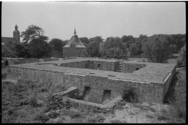 21432-3-41 De Burcht van Voorne of Jacoba Burcht, een mottekasteel gelegen in Oostvoorne.