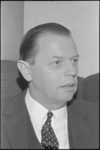 21724-5-1 Portret van W.A. Fibbe, voorzitter van het Openbaar Lichaam Rijnmond.