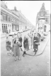 21813-2-5 De dames van actiecomité 'Het Oude Westen', gefotografeerd op de splitsing Sint-Mariastraat met de Gaffelstraat.