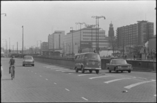21898-6-29 Snelheidscontrole bij de Weenatunnel. Verkeer komende van het Hofplein wordt gecontroleerd op snelheid ...