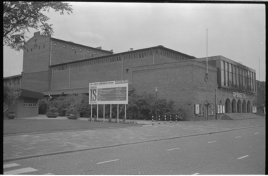 22114-2-29 Totaalexterieur van de Rotterdamse Schouwburg aan het Schouwburgplein.