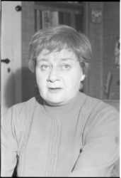 22499-1-7 Portret van Heiltje de Vos-Krul, raadslid voor de CPN in de gemeenteraad van Rotterdam van 1951 tot 1958 en ...