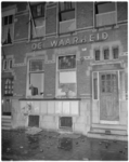 226 Het beschadigde gebouw van dagblad 'De Waarheid' aan de Heemraadssingel.