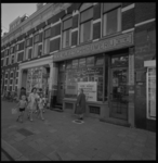 22716-2 In het pand van een oude slagerij in de Zwart Janstraat wordt een filiaal van de Hollandsche Bank Unie gevestigd.