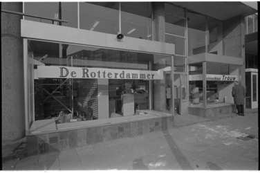 23218-6-35 Dagblad 'De Rotterdammer' is verhuisd van het pand aan de Witte de Withstraat naar Westblaak 9-11.