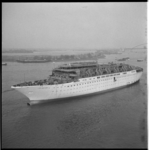 23230-2-10 Tewaterlating van het cruiseschip Cunard Ambassador; en drijft nu in de Nieuwe Maas. Gebouwd bij scheepswerf ...