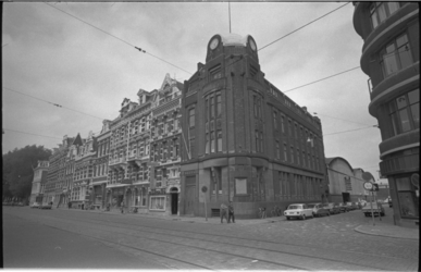 23511-1-4 Kantoorgebouw van de General Steam Company aan de Van Vollenhovenstraat nummer 62 op de hoek van de Houtlaan.