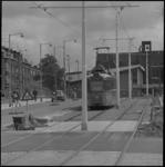 23685-4-4 Tramlijn 11 op nieuwe trambaan vanaf Mathenesserdijk, rijdend op het P.C. Hooftplein.