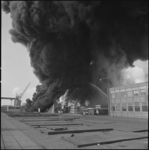 24125-1-3 Brand in de opslagloods van stuwadoorsbedrijf 'Deltapoort' aan de Bunschotenweg op Heijplaat.
