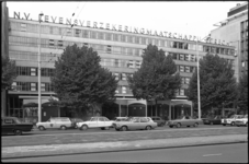 24493-1-8 Het gebouw van Levensverzekeringsmaatschappij Utrecht (1961) aan de Coolsingel.