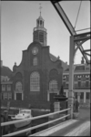 24614-5-61 De Oude Kerk (Delfshaven) aan de Voorhaven.