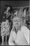 24735-5-9 Portret van mode-ontwerper Carl Gellings. Na 22 jaar stopt hij met zijn mode-ontwerpstudio.