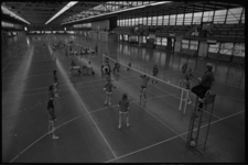 24774-4-33 Volleybal tijdens het sportfeest in de Energiehal.