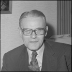 25225-4-10 Portret van P. Rijkee, directeur van de dienst Marktwezen. Bij zijn afscheid op 26-03-1975 werd hij benoemd ...