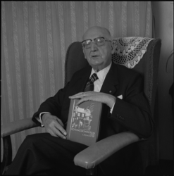 25375-2-1 Portret van dr. C. Rijnsdorp, auteur van het boek Koningskinderen.