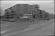 25463-4-11 De bouw van 206 Woningwetwoningen op de hoek van de Jonker Fransstraat en de Crooswijksekade.