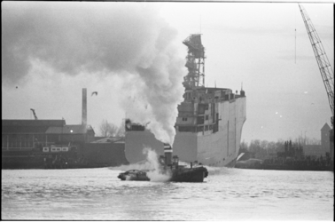 25470-6-4 Tewaterlating van een schip bij scheepswerf Piet Smit