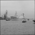 25762-3-3 De 'Otto Hahn', een Duitse ertstanker die wordt voortbewogen door kernenergie, vaart het Rotterdamse ...