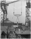 281-1 Op een helling van de RDM wordt de kiel gelegd voor de ss 'Rotterdam', het nieuwe vlaggeschip van de ...