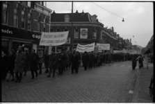 304151-15 Anti-atoombommars in de Zwart-Janstraat georganiseerd door het Comité 1961 voor de Vrede.