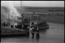 304189-9 Brand op schip Wuta uit Delfzijl in het Haringvliet tussen Hellevoetsluis en Middelharnis.