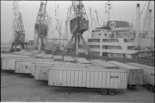 305368-3 Containeroverslag in de Prinses Beatrixhaven door Quick Dispatch.