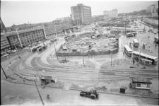 305557-37 Het Stationsplein vanaf het Groothandelsgebouw waar na de bouw van het metrostation Rotterdam Centraal ...