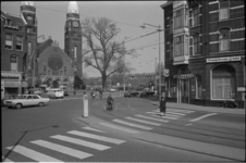 305754-36 Het kruispunt Boezemweg (rechts) met op de hoek het café de Boezembrug, links de Goudse Rijweg met op nr. 55 ...
