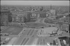 305755-32 Overzicht van het Oostplein en omgeving vanaf de zusterflat aan de Maasboulevard.