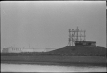 305966-4 Semafoor- en radarinstallatie Europoort aan de Noordzeeweg.