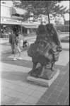 306100-7 Het standbeeld Provinciaaltjes op Plein 1953.