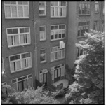 3353-1 Achterzijde van rij huizen aan de Carel van Nieveltstraat waar de 10-jarige Rudolf Aardoom slaapwandelend uit ...