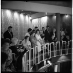 3569-6 Publiek bij opening café/restaurant annex familiedancing-cabaret Bristol.