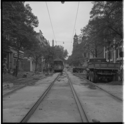 3588-3 Onderhoud aan straat en trambanen in de Witte de Withstraat richting Eendrachtsweg en Mathenesserlaan, in de ...