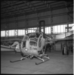 6135 Nieuwe helicopter PH-SAH in de hangar van vliegveld Zestienhoven.