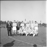 625-2 Het voetbalteam van Rotterdamse oud-internationals speelt tegen Amsterdamse oud-internationals een ...