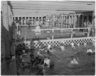 665-1 Drijvend zwembad Mallegat in vol gebruik.