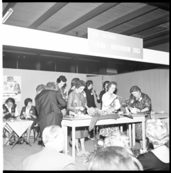 6723-2 Bekwaamheidstest voor deelnemers huisvrouwverkiezing 1963 op de consumentenbeurs Femina.