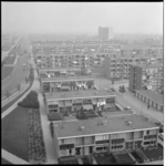 6728-2 Overzichtsfoto vanaf de BPM-flat (Shell-flat) over de nieuwbouwwijk Pendrecht; links de Slinge en in de verte de ...