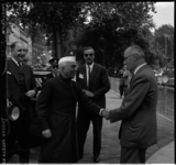 696 Aankomst Pandit Jawaharlal Nehru, premier van India, bij het gebouw van de 'Koninlijke Roei- en zeilvereeniging De ...