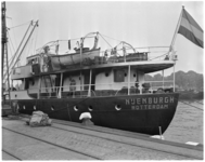 704 De kustvaarder 'Nijenburgh', afgemeerd in de Parkhaven aan de Müllerkade.