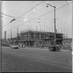 719 Bouw van het Patronaatsgebouw aan de Boezemweg; links op de achtergrond de Nieuwe Oosterkerk.