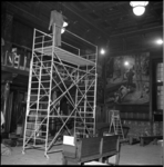 7544 Stellingopbouw tot aan het plafond van de gemeenteraadszaal stadhuis in verband met verbouwing.