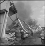 8245 Schadebeeld na de brand bij beschuit-en banketfabriek Hooimeijer aan de 3e Barendrechtseweg.