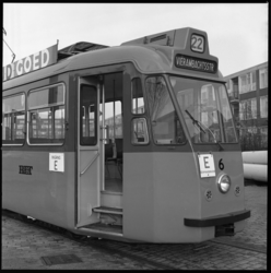 8399 Schindler tramrijtuig nummer 6; eenmanswagen, rijdt de route van lijn 22, gefotografeerd bij de remise aan de Kleiweg.