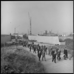 8434-1 Officieel bezoek van gemeenteraadsleden aan de bouwplaatsen van de Beneluxtunnel, op de foto aan de zuidkant.