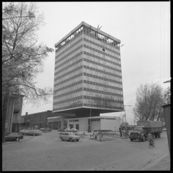 8448-2 Exterieur van het Overbeekhuis aan het Marconiplein.